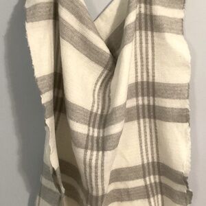 White and gray wrap/blanket scarf